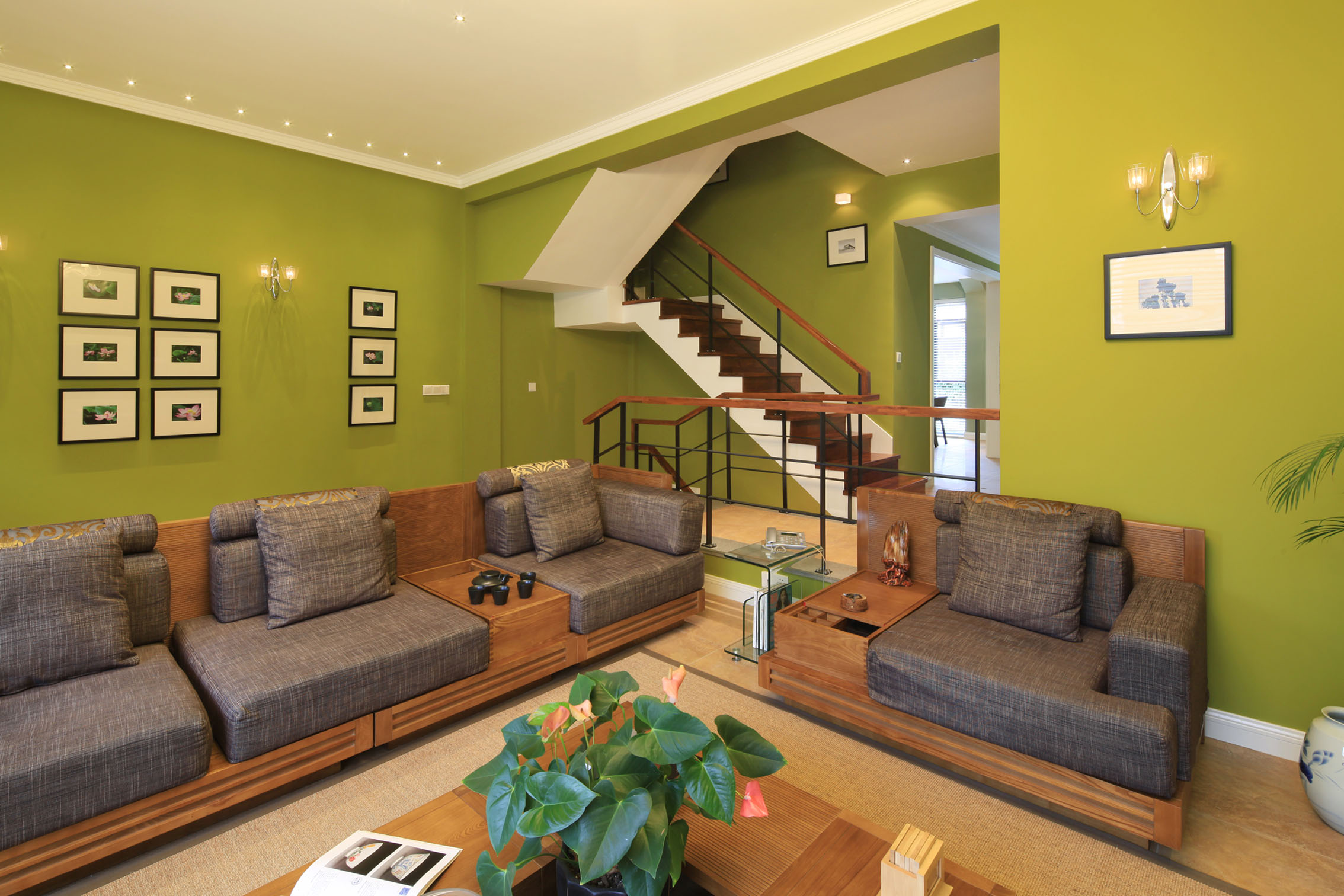 别墅客厅暖色调实木沙发效果图