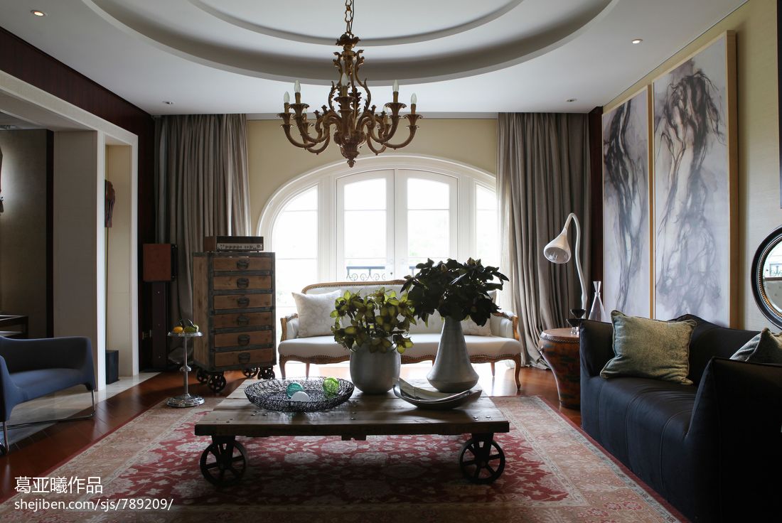 现代风格样板房家居客厅圆形吊顶沙发背景墙窗帘灰色垭口造型