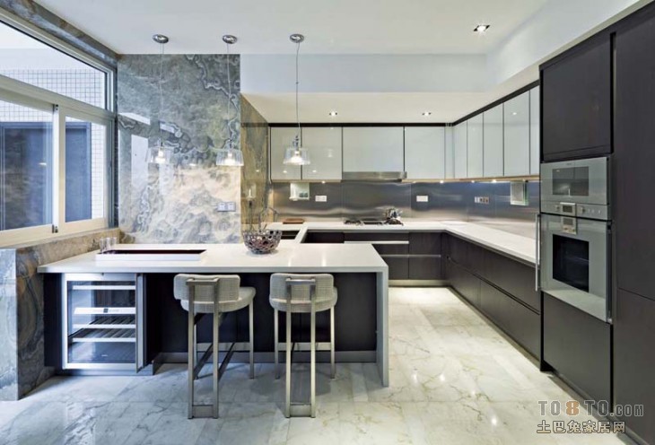 现代风格整体8平米家居厨房灰白搭配橱柜装修