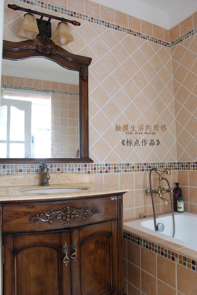 美式风格家用主卫生间瓷砖装修效果图片