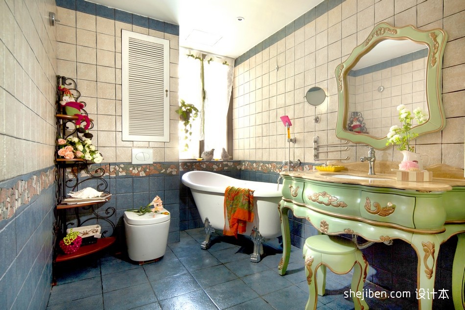 地中海风格三居室家居主卫生间洗手盆镜子浴缸窗户蓝色地砖装修效果图片