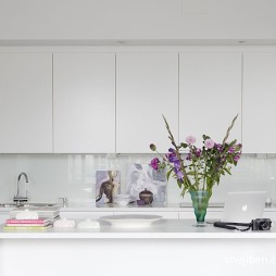 10万打造清爽舒适的纯净之家现代厨房隐形门橱柜装修效果图