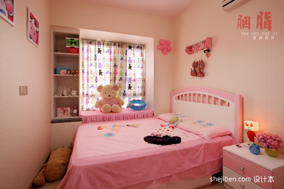 现代风格女孩儿童房飘窗窗帘花纹壁纸装修效果图片