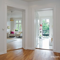 白色与艳色的色彩搭配现代玄关门装修效果图