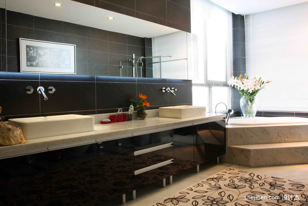 2013现代风格复式创意主卫生间带浴缸洗手台镜子装修效果图