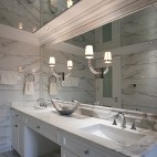 2013欧式风格复式新潮卫生间白色瓷砖镜前灯装修效果图欣赏