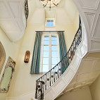 欧式风格别墅室内旋转铁艺楼梯扶手装修效果图