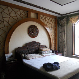 鹭港别墅中式卧室实木背景墙装修效果图