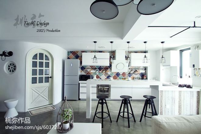 复式楼现代风格家庭式厨房吧台设计效果图