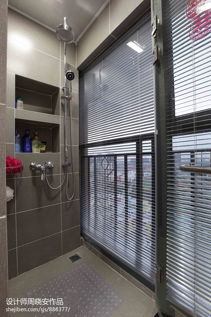 现代简约卫生间窗户设计