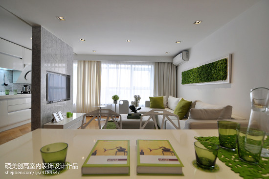 沙发上面是艺术品还是绿植？   做绿植墙的工艺能介绍下么？