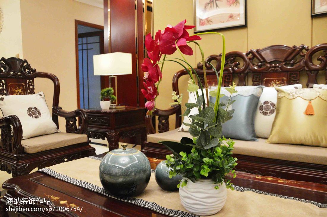 中式客厅桌椅近景图