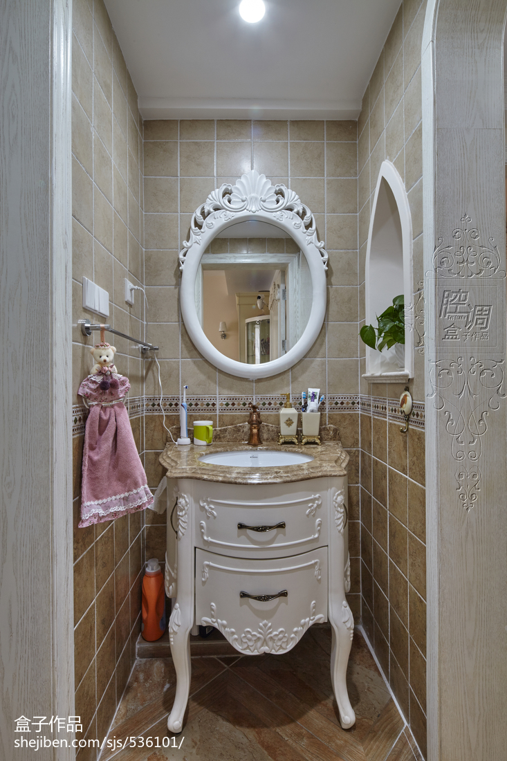 欧式卫生间古典浴柜设计