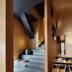 混搭风中式餐饮店楼梯装修设计