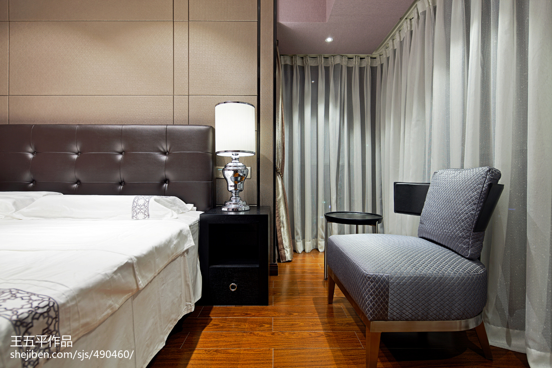 现代酒店式公寓卧室窗帘装修图片