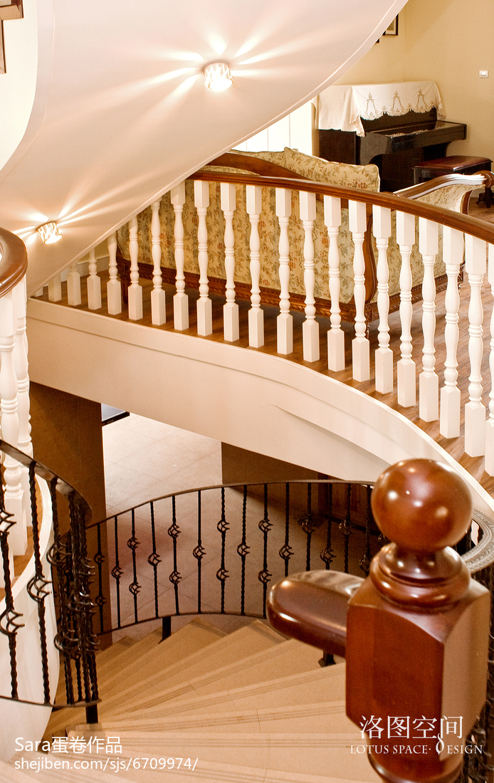 美式典雅家装楼梯设计