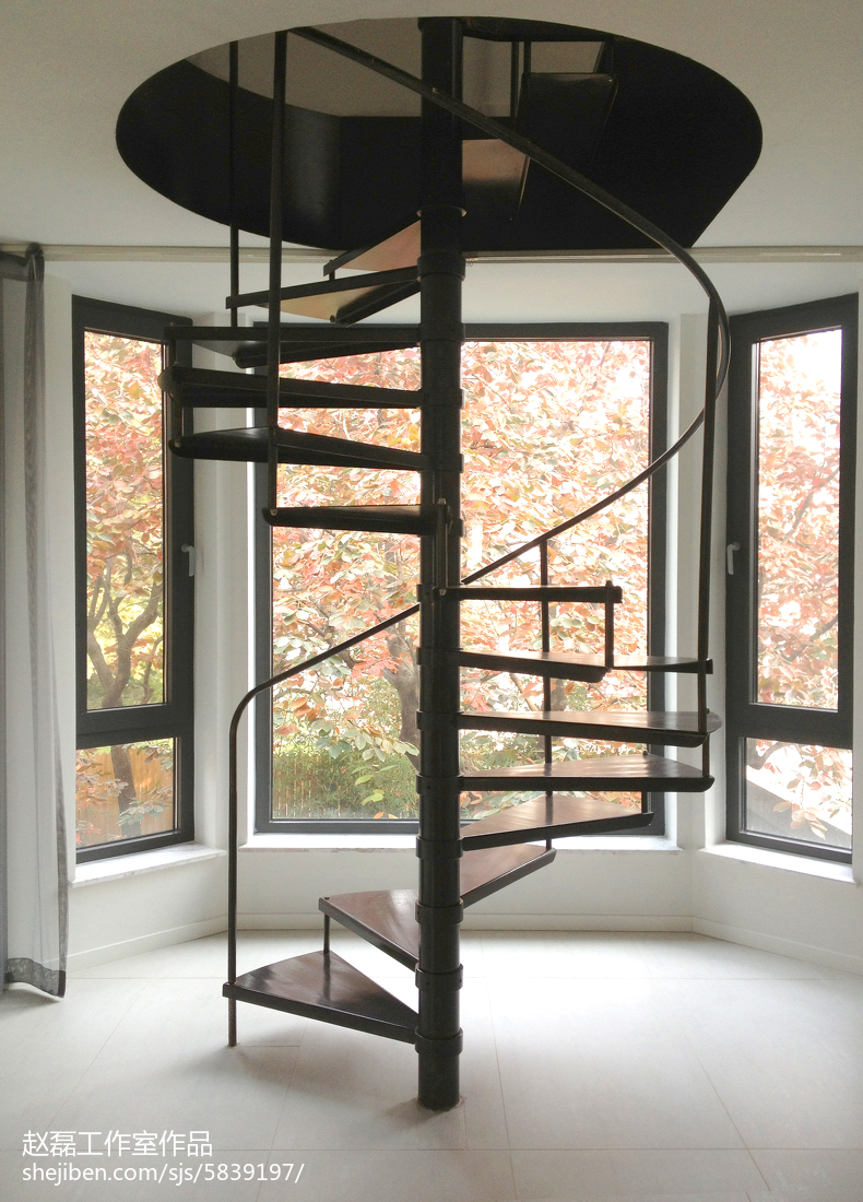 现代风格旋转楼梯设计