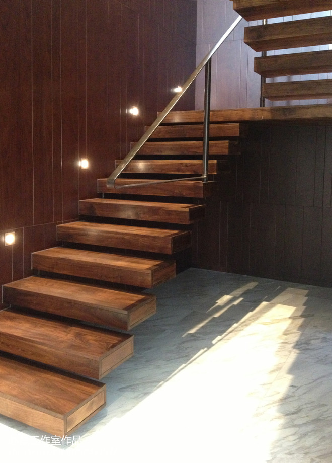现代风格木质楼梯效果图