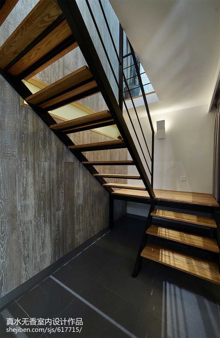 北欧风格三居室楼梯装修案例