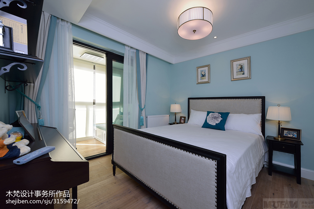 美式风格海蓝色卧室布置