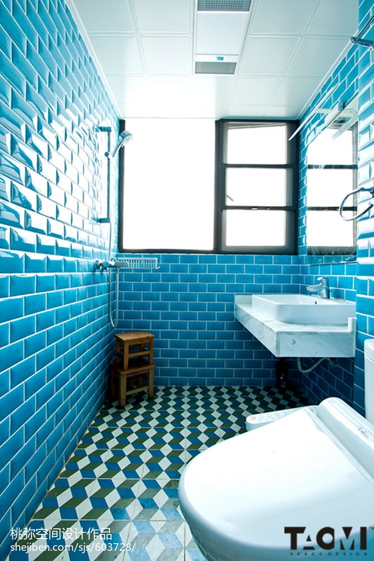 北欧风格蓝色系卫浴设计
