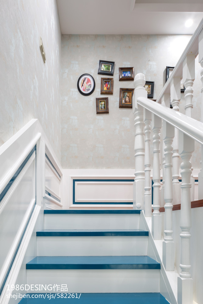 美式楼梯白色扶手设计