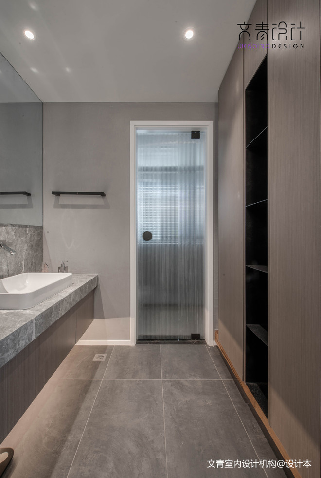 现代风格黑灰色调浴室
