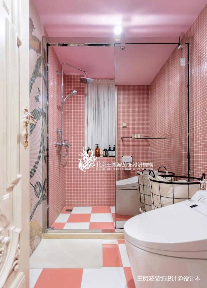 法式风格别墅卫浴实景图片