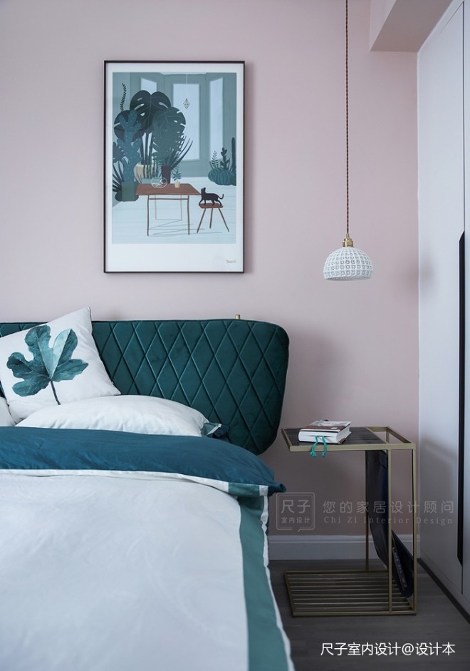 墨绿+脏粉色系卧室吊灯图