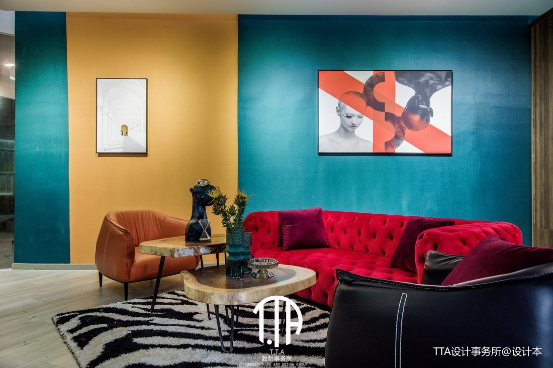 用软装打破空间的沉寂，用色彩点缀生活——客厅图片