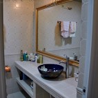田园风格三居室简装家居卫生间洗手盆镜子瓷砖装修效果图片